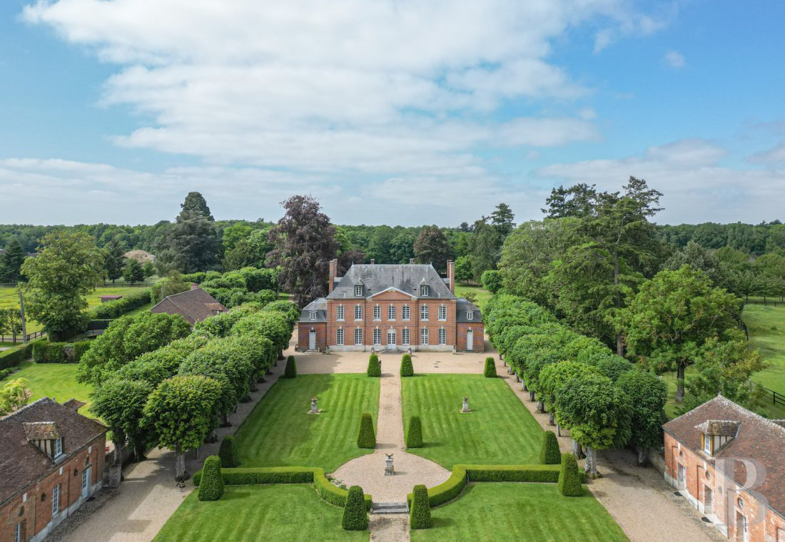 An 18th-century château with extensive grounds and French-style gardens in Eure, north of Évreux - photo  n°59